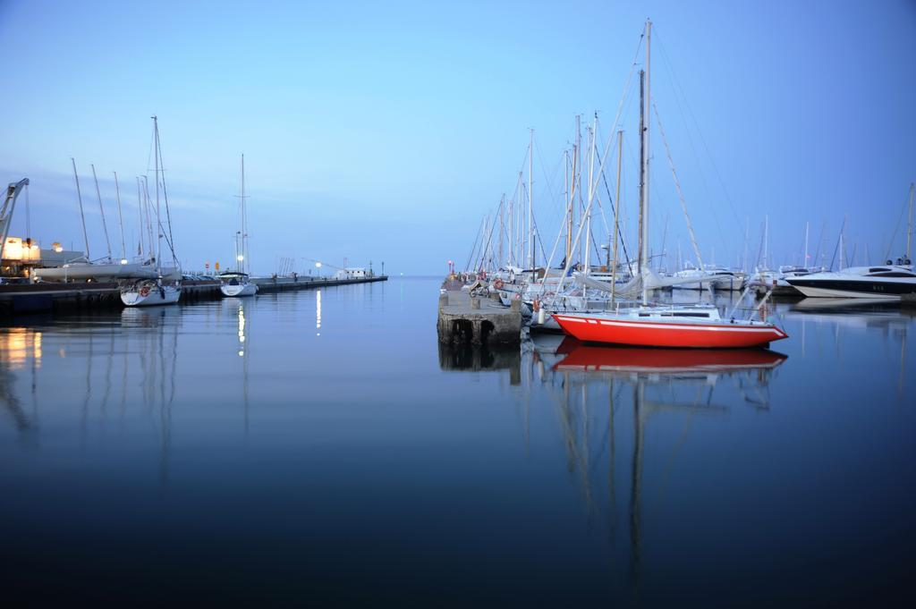 Hotel Al Faro Cervia Buitenkant foto